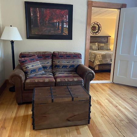 Tavern - Country Suite Newport 외부 사진