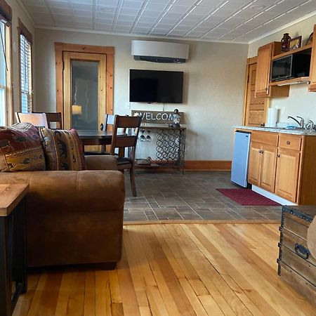 Tavern - Country Suite Newport 외부 사진