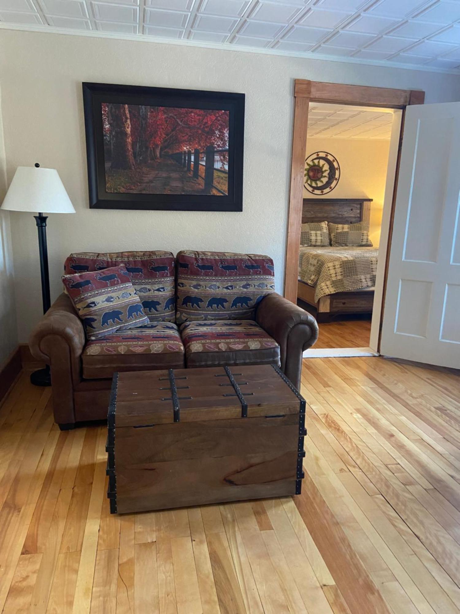 Tavern - Country Suite Newport 외부 사진