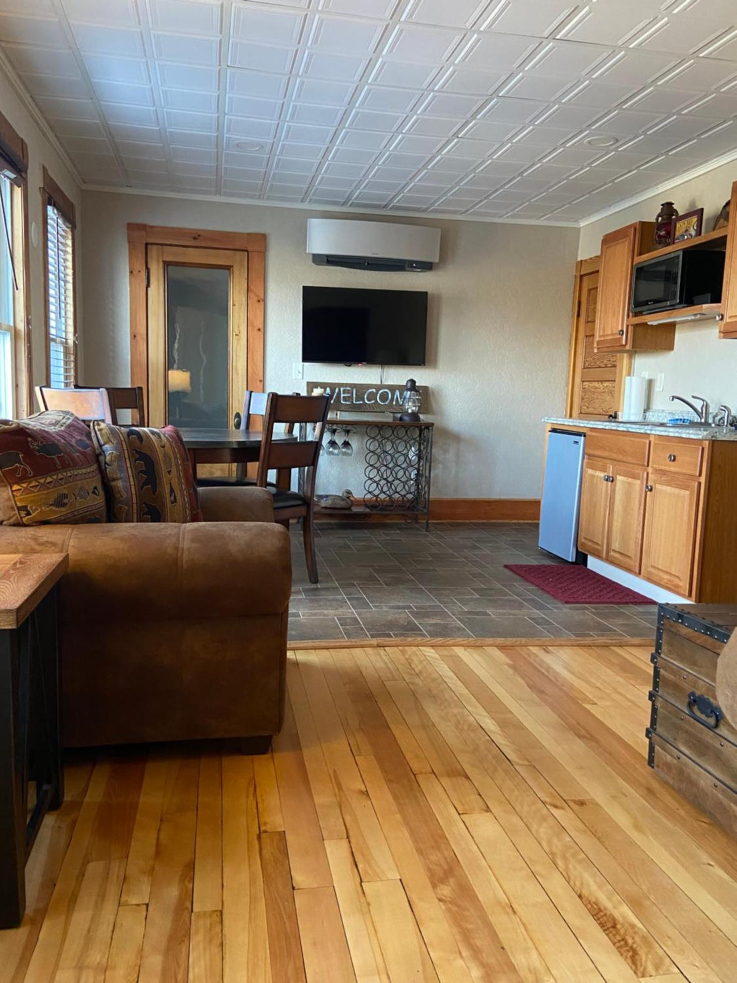 Tavern - Country Suite Newport 외부 사진