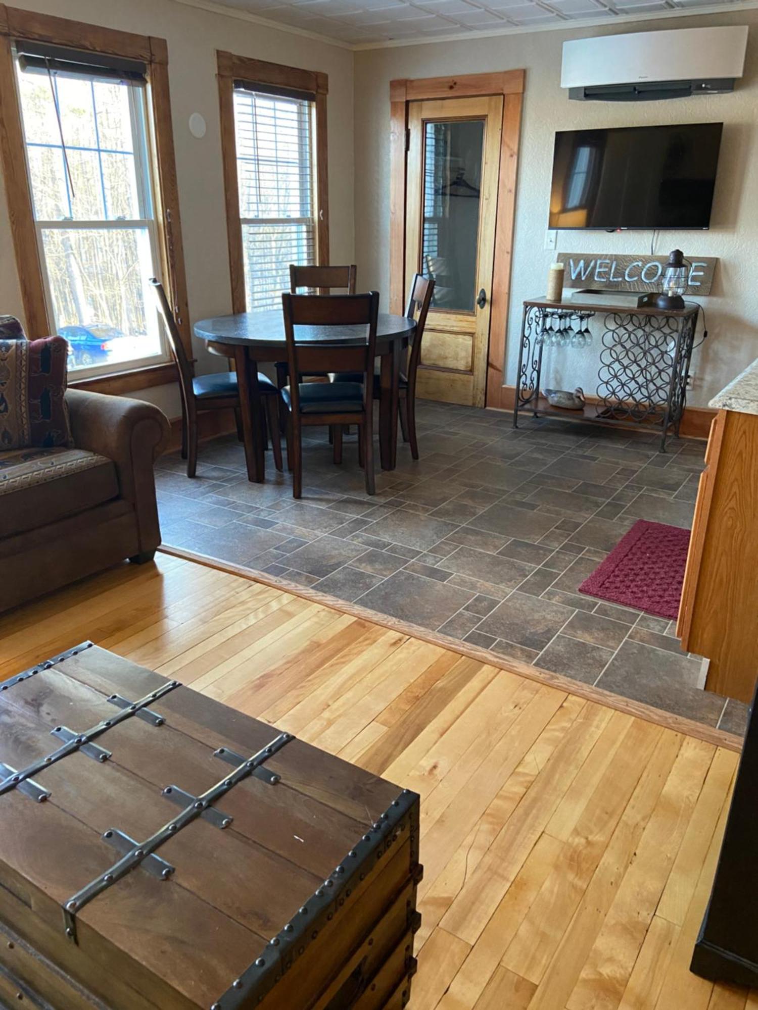Tavern - Country Suite Newport 외부 사진