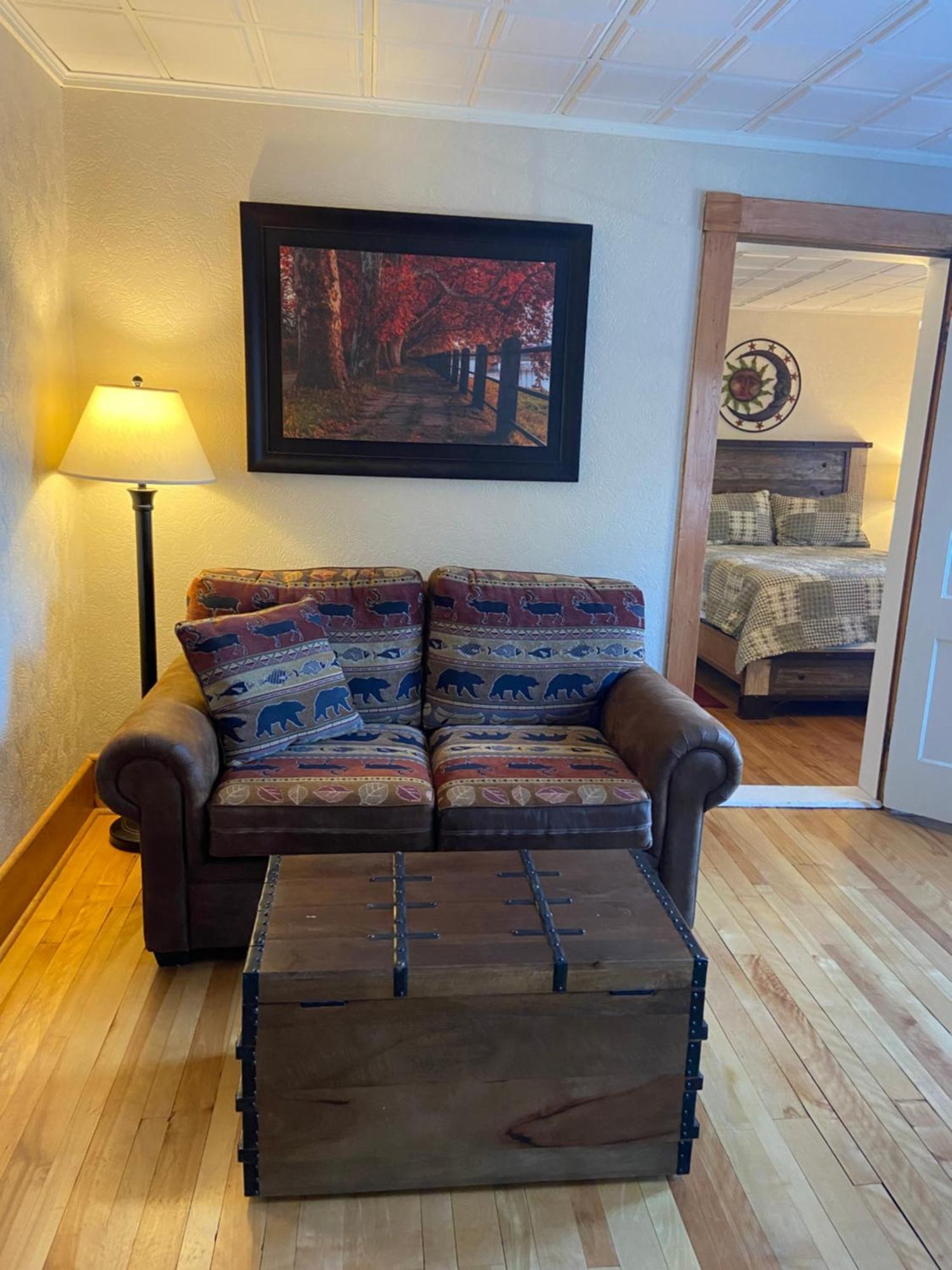 Tavern - Country Suite Newport 외부 사진