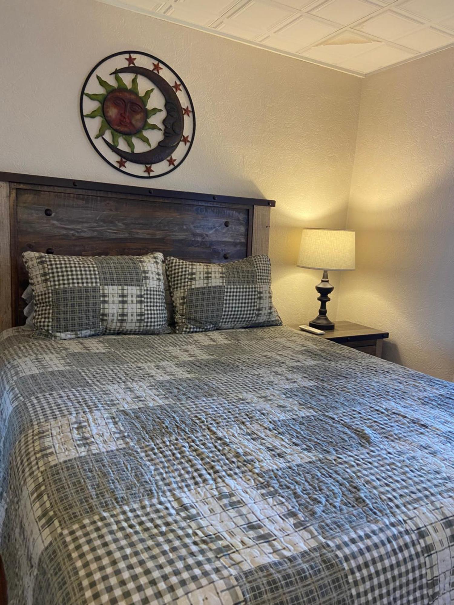 Tavern - Country Suite Newport 외부 사진